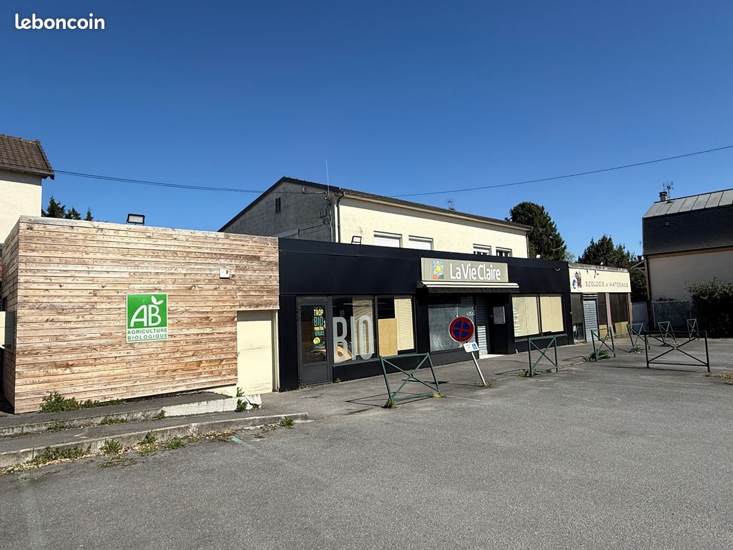 Local commercial 563 m² · à Montigny-lès-Cormeilles · 563 m² · 1 299 000 €