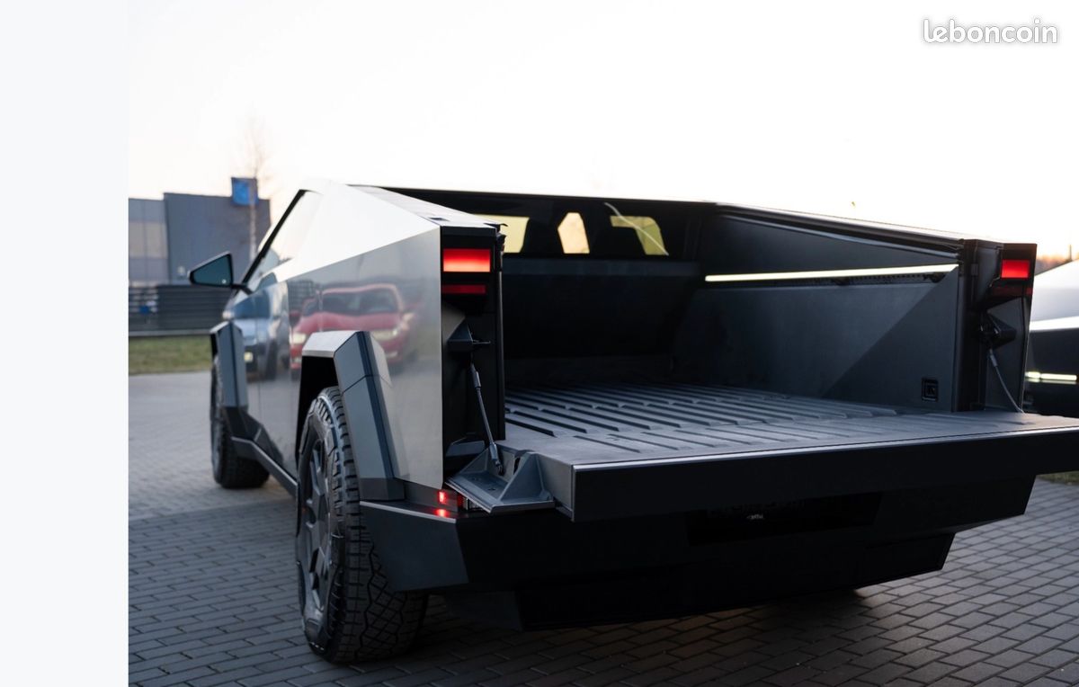 TESLA CYBERTRUCK AWD Foundation Series – 600 CH – 28.600 km – 2024 (image 6)