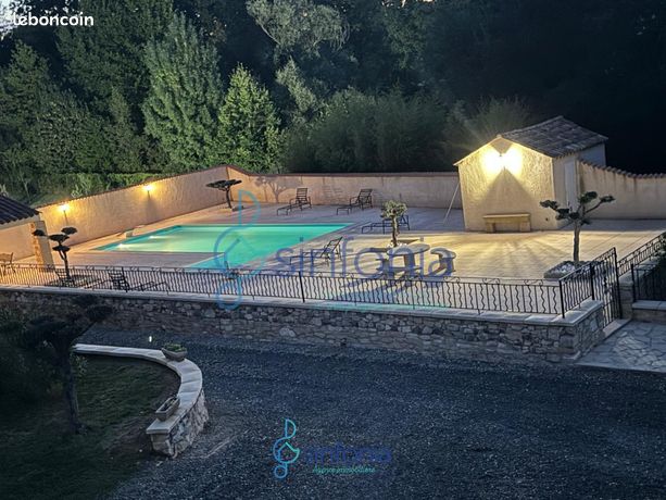 Maison 8 pièces 250 m²