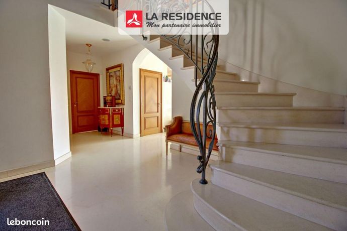 Maison 7 pièces 219 m²