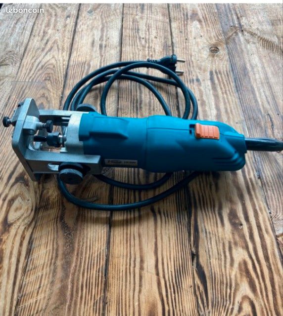 VIRUaffleureuse TEX FP 192 N 750W
Servi deux fois, carton abîmé mais appareil impeccable. Pas une seule rayure.
Dispo pour tout renseignements complémentaires (image 1)
