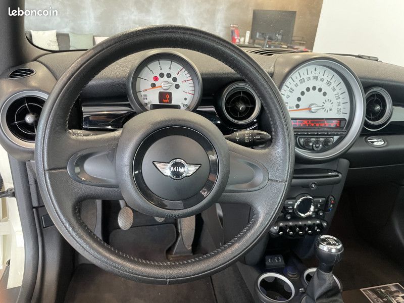 Mini CLUBMAN COOPER D 112CH (image 11)