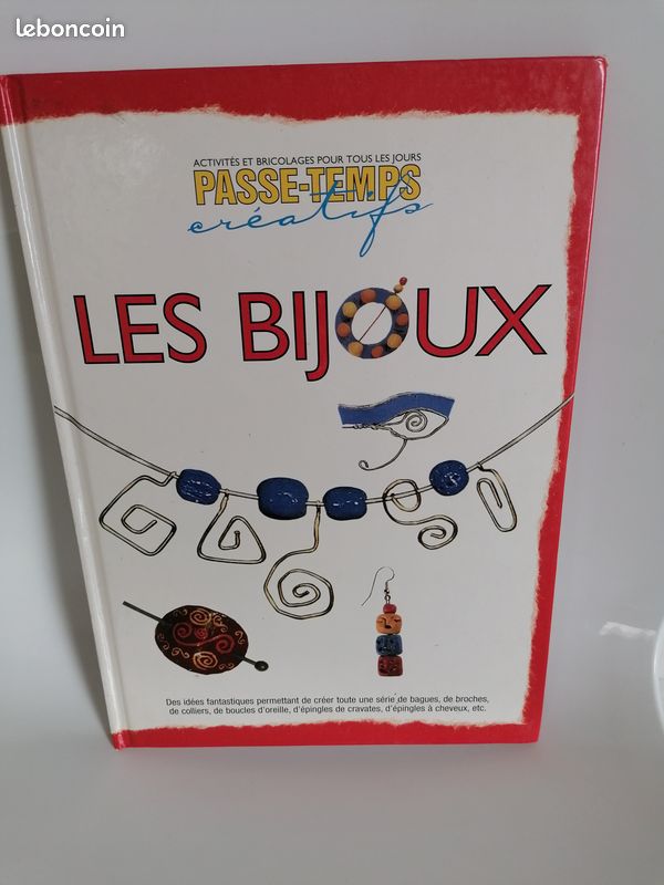 LIVRE ACTIVITES ENFANTS Les BIJOUX (image 1)