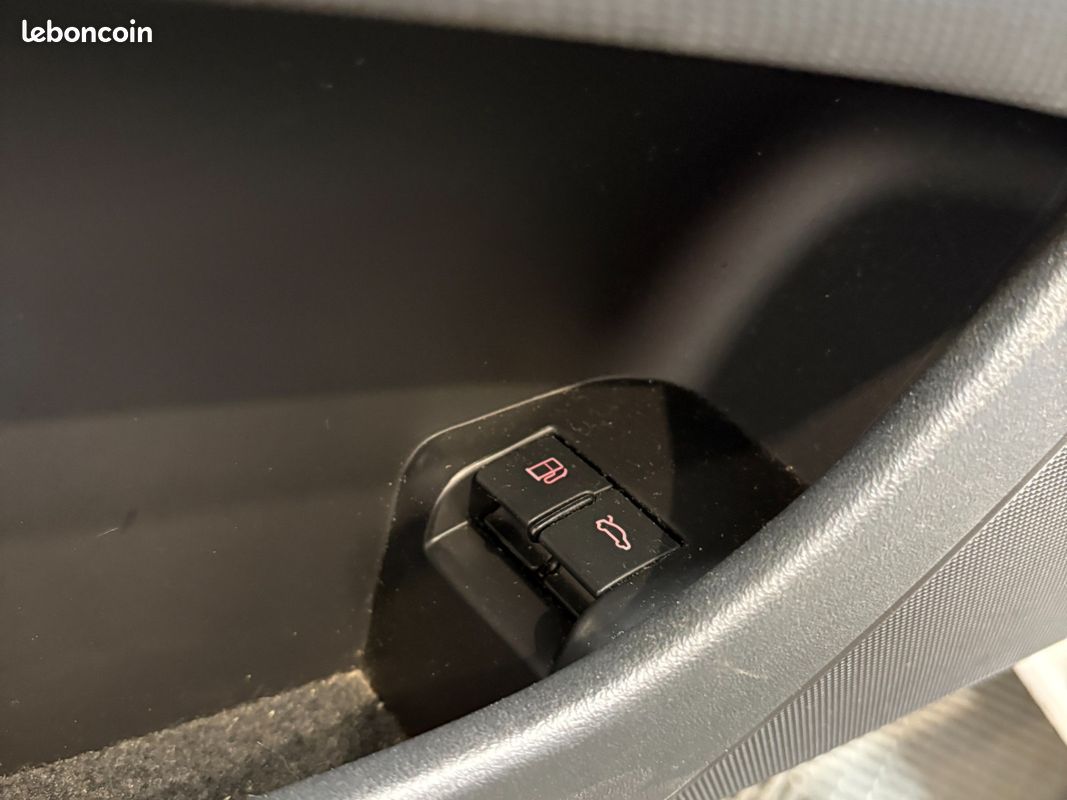 AUDI TT RS COUPE 2.5 TFSI 340 Quattro / BOSE / SIEGE CHAUFFANT / APPLE CARPLAY / ETAT IRREPROCHABLE (image 32)
