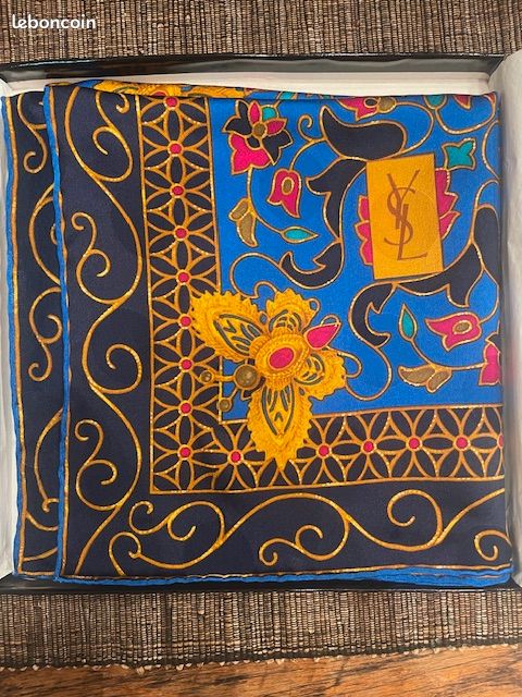 Foulard Yves Saint Laurent Accessoires Bagagerie
