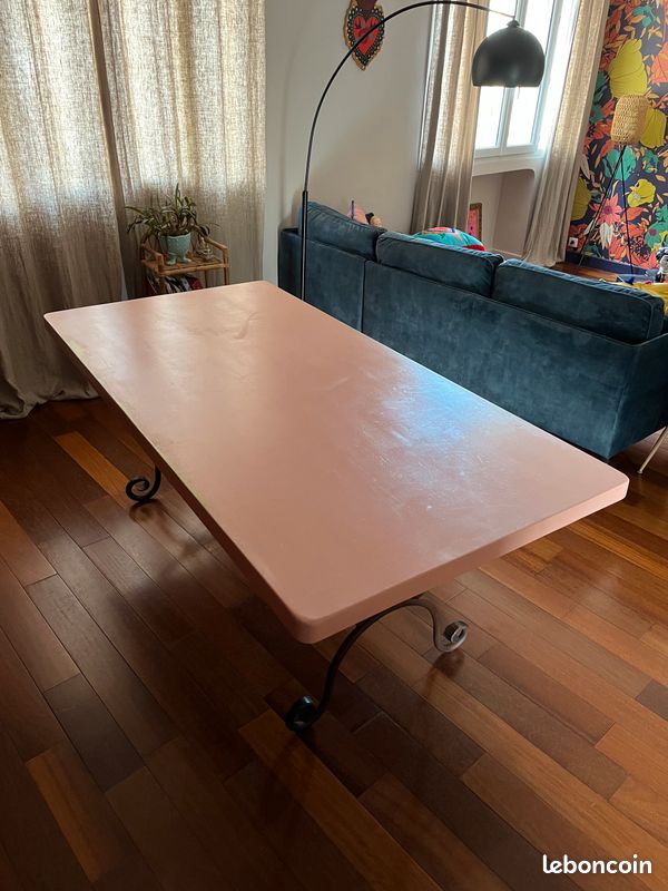 Table à manger en bois peint et pied en fer forgé (image 1)