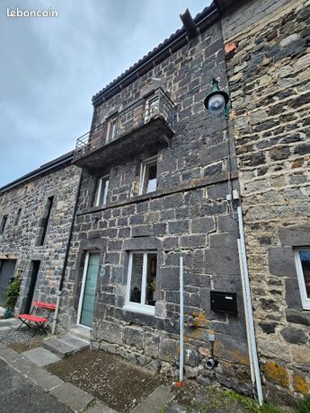 Maison en pierre à Laschamps