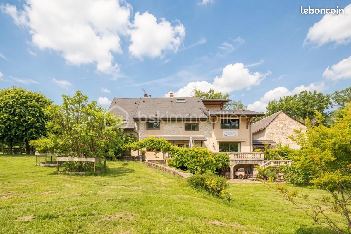Maison 16 pièces 450 m² · à Ceyzérieu · 450 m² · 1 200 000 €