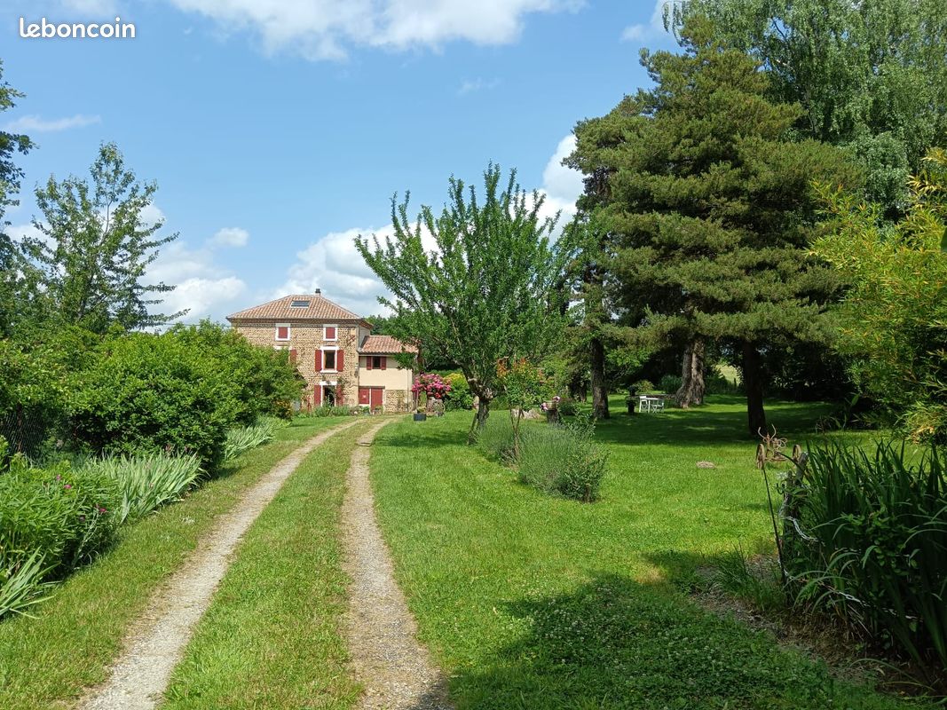 Maison 8 pièces 250 m² · à Hauterives · 250 m² · 445 000 €