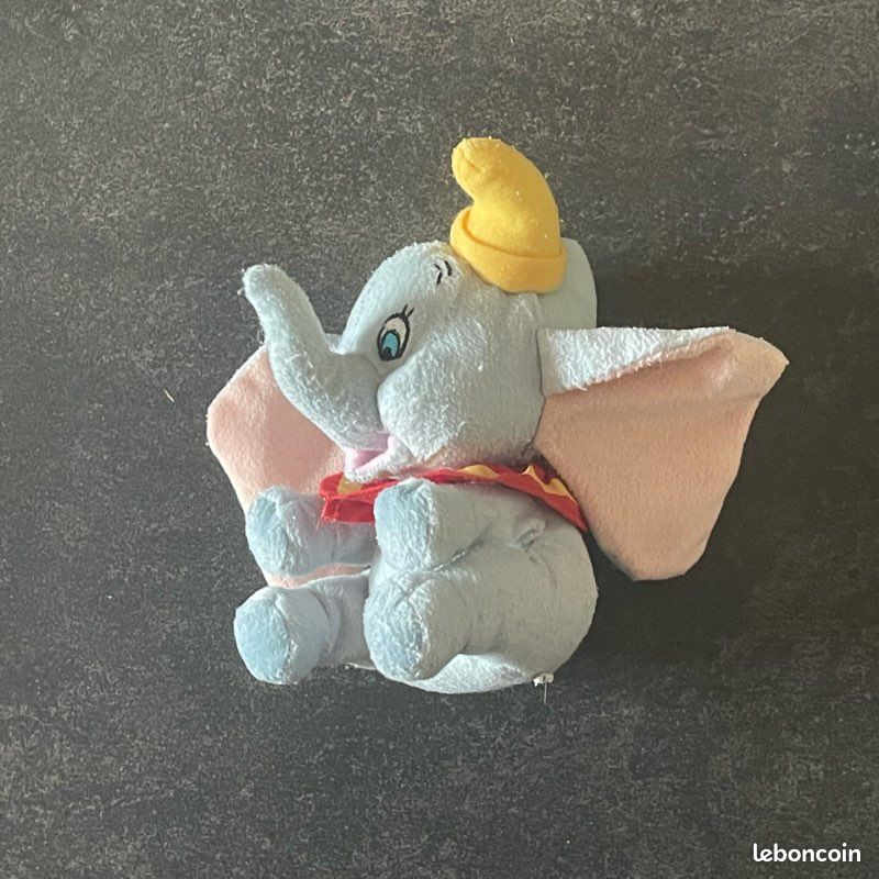 Peluche éléphant Dumbo (image 2)