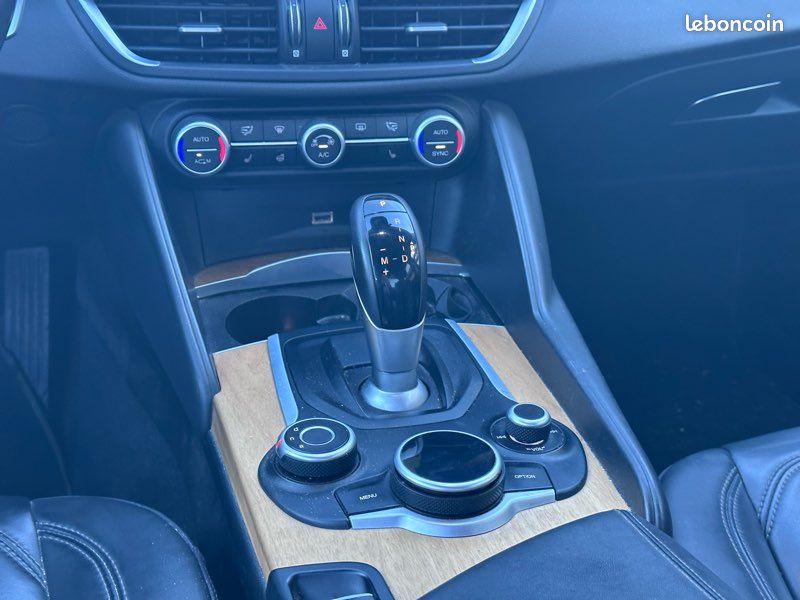 Alfa Romeo Giulia 2.2 JTD 16V 180 cv AT8 LUSSO BOÎTE AUTOMATIQUE LED 2018 (image 14)