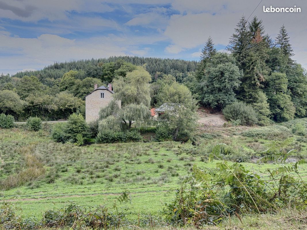 Maison 7 pièces 330 m² · à Eymoutiers · 330 m² · 33 000 €