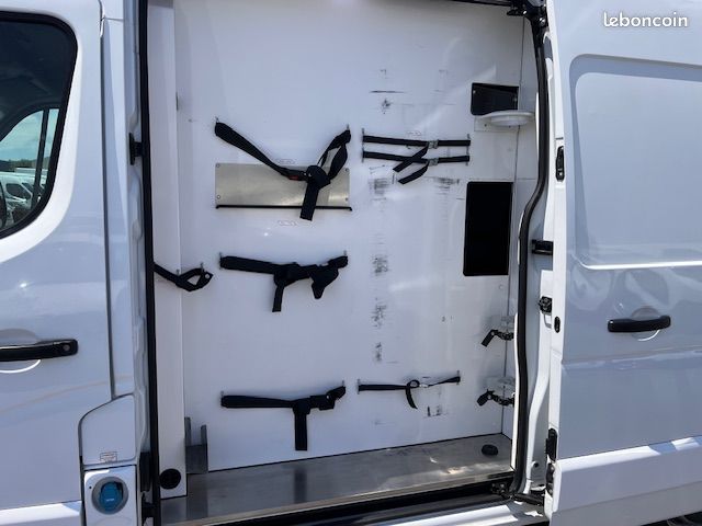 RENAULT Master Ambulance L2H2 DCI 145 Grand Confort GPS 2,3 L - 10/2019 - 256000 kms (image 8)