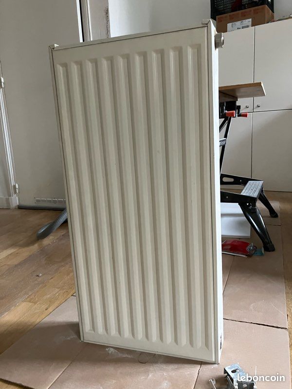 Radiateur à eau chaude acier (image 1)