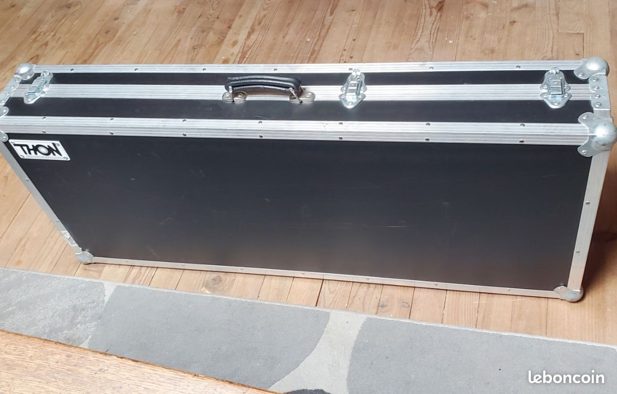 Valise pour clavier Tyros 3 et 4 (image 1)