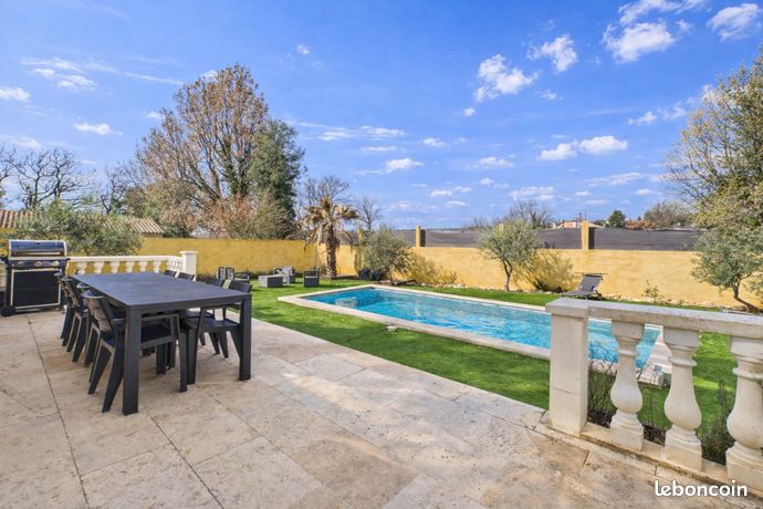Maison Récente de 150m2 au bord de la colline avec piscine
