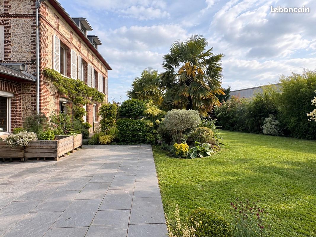 Maison 8 pièces 200 m² · à Bihorel · 200 m² · 585 000 €