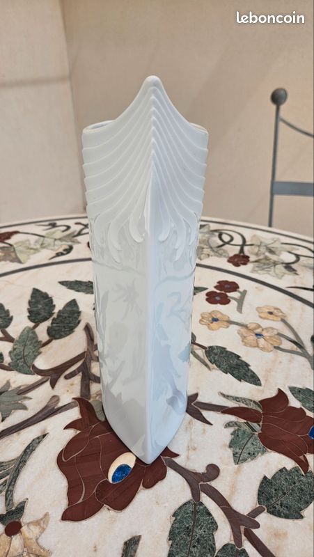 Vase totem en porcelaine blanche (image 7)