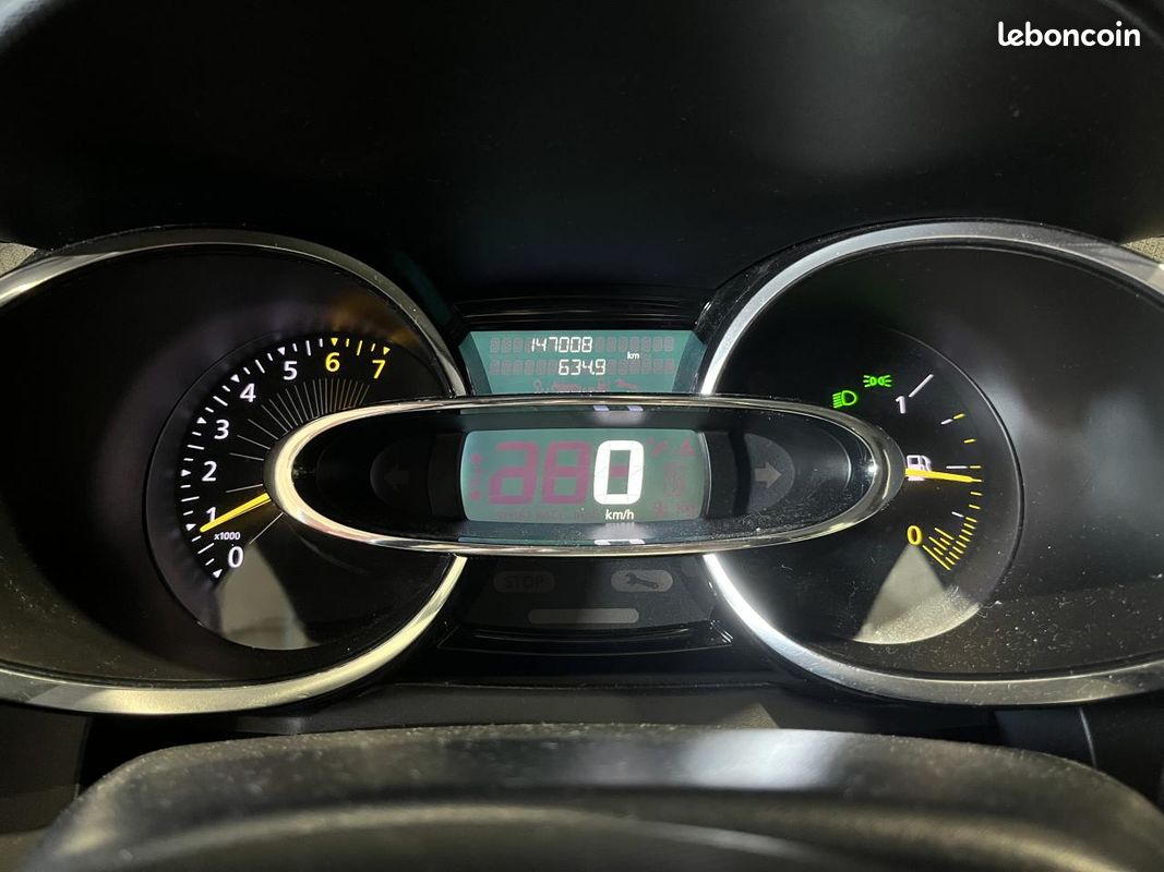 RENAULT CLIO Clio Estate 0.9L TCe - 90CH Intens - REGULATEUR - NAVIGATION - CLIM AUTO (image 11)