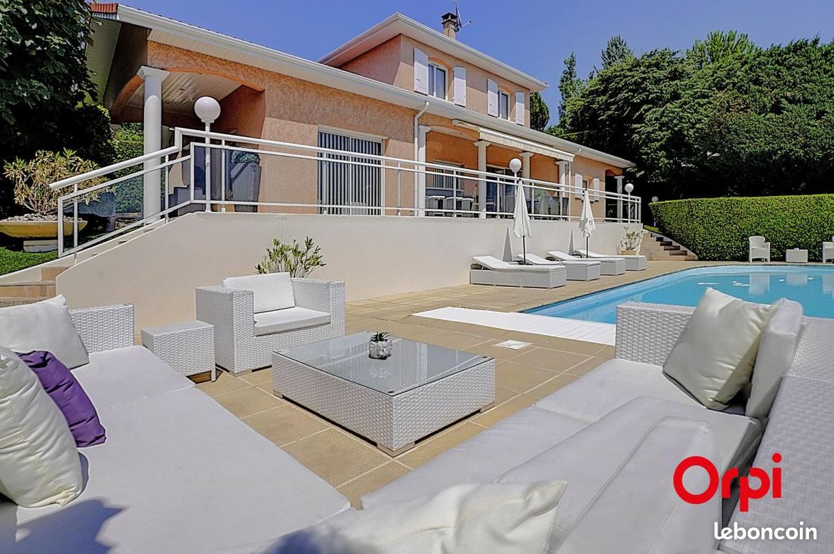Maison 7 pièces 220 m² · à Bourgoin-Jallieu · 220 m² · 875 000 €