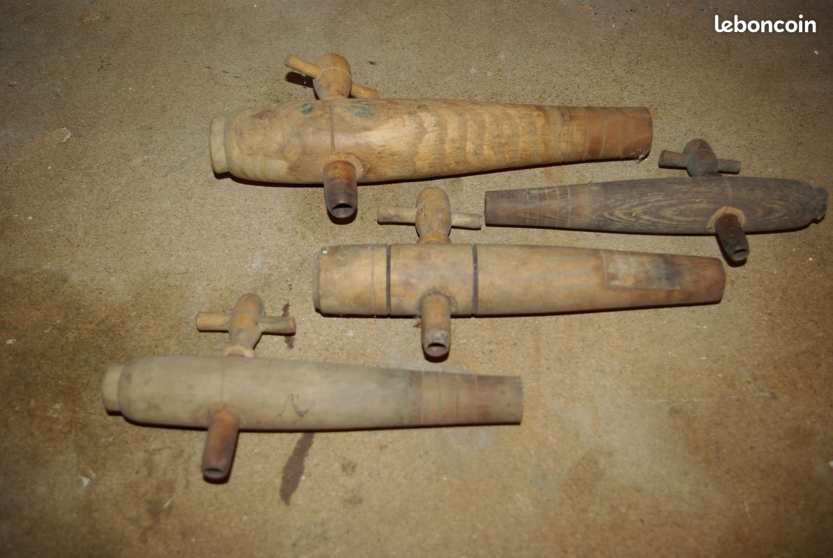 Robinet ancien en bois pour barrique (image 3)