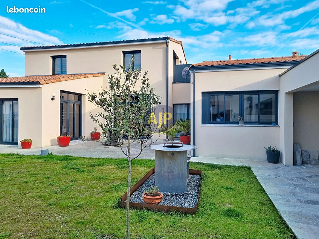 Maison 8 pièces 214 m² · à Basse-Goulaine · 214 m² · 955 000 €
