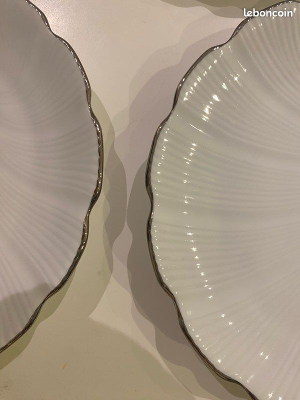 Service de table complet en porcelaine de Limoges L.E.C. R. Leclair – Modèle torsadé – 68 pièces – Blanc et filets argentés (image 18)