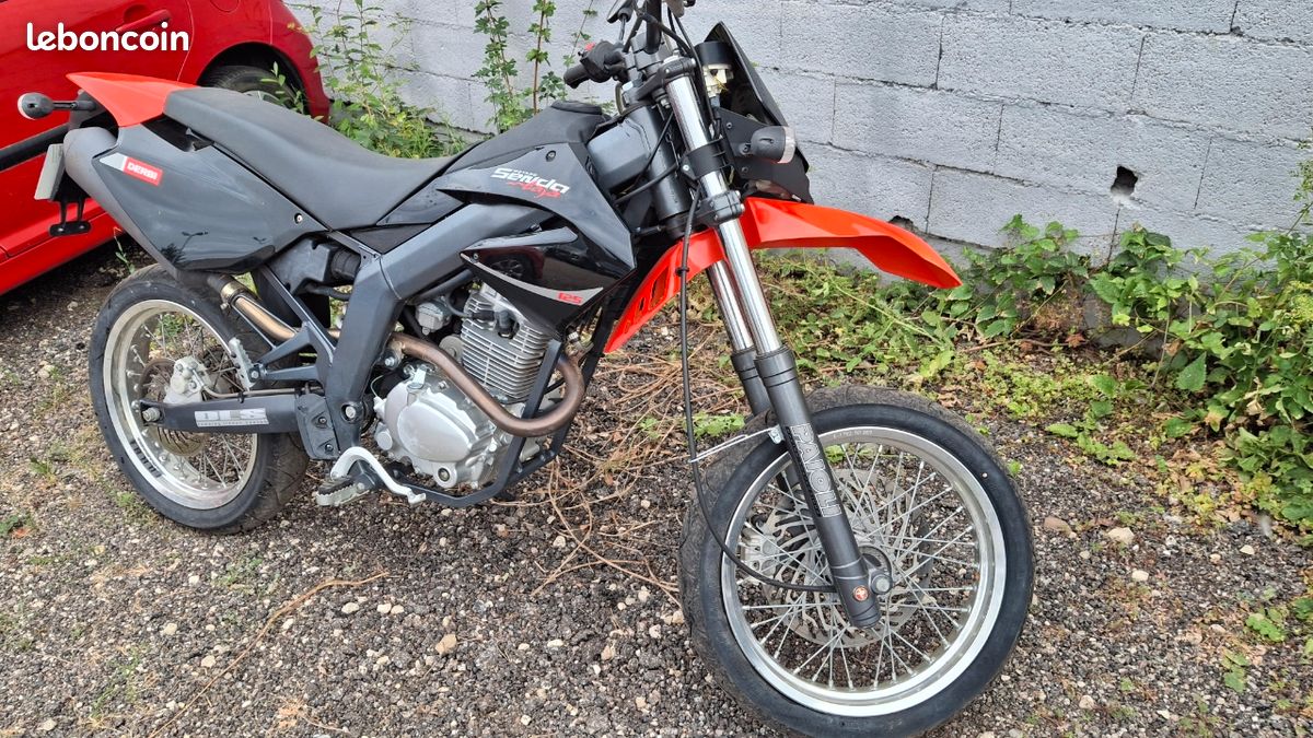 DERBI SENDA 125 CM3 moto. Faible kilométrages (image 4)
