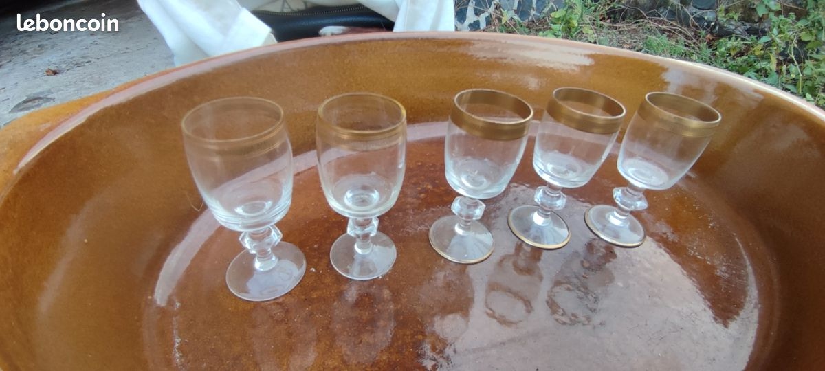 Set de 5 verres à liqueur en cristal ornés d'une dorure (image 3)