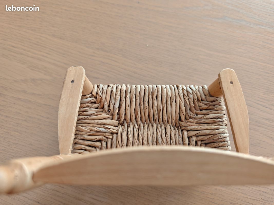 Petite chaise fait main pour poupée (image 3)