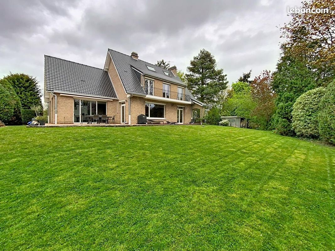 Maison 7 pièces 210 m² · à La Chapelle-d'Armentières · 210 m² · 699 000 €