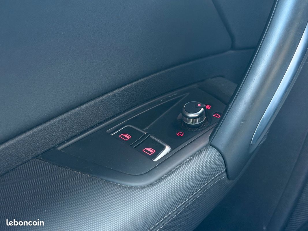 Audi A1 Phase 2 Sline 1.4 TSI 125 cv - Sièges cuir (image 11)
