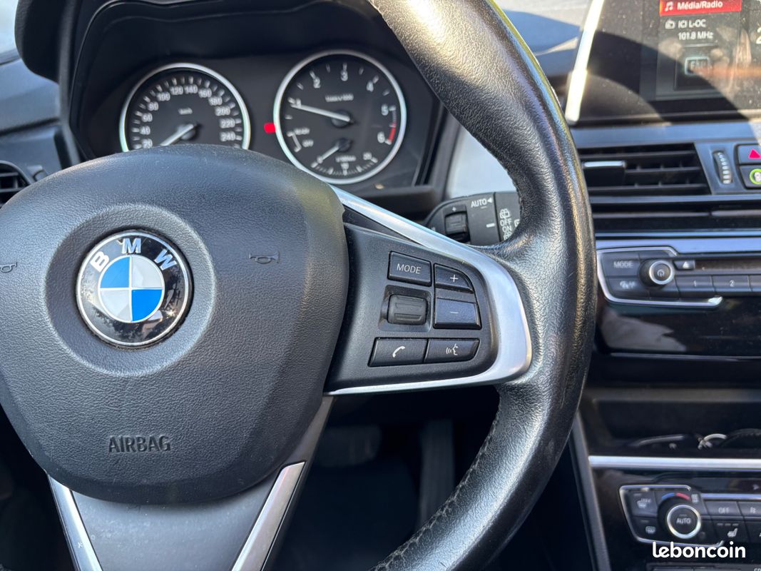 BMW SERIE 2 ACTIVE-TOURER 2.0 218 D 150 Ch LOUNGE - Toit ouvrant - Attelage - Sièges Chauffants - Hayon Elec (image 23)