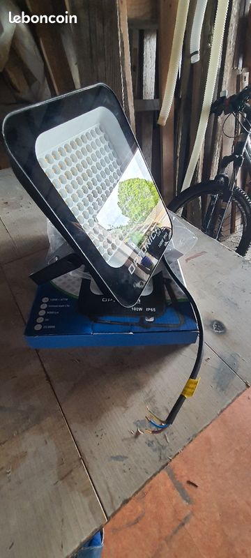 Projecteur led 100watts 9000 lms - IP65 (image 3)