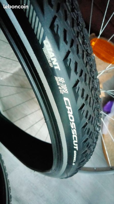 Pneu vélo Giant CROSSCUT gravel tubeless Équipements vélos