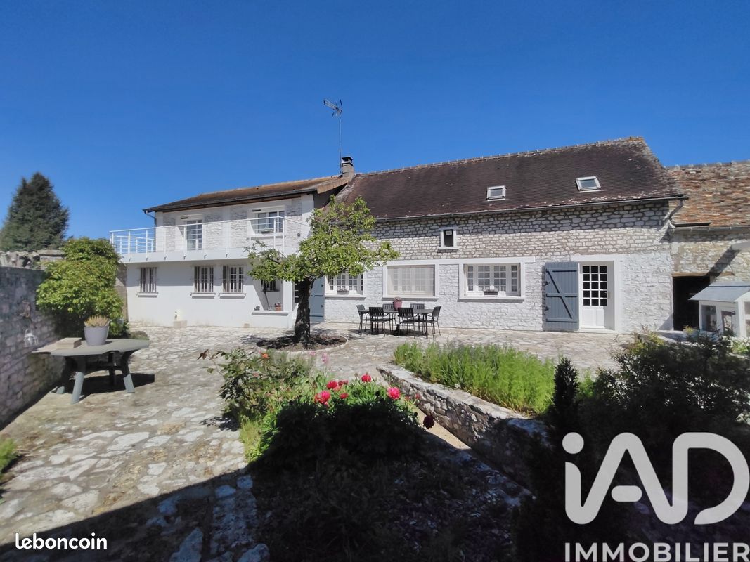 Maison 6 pièces 164 m² · à Villiers-en-Désoeuvre · 164 m² · 379 000 €