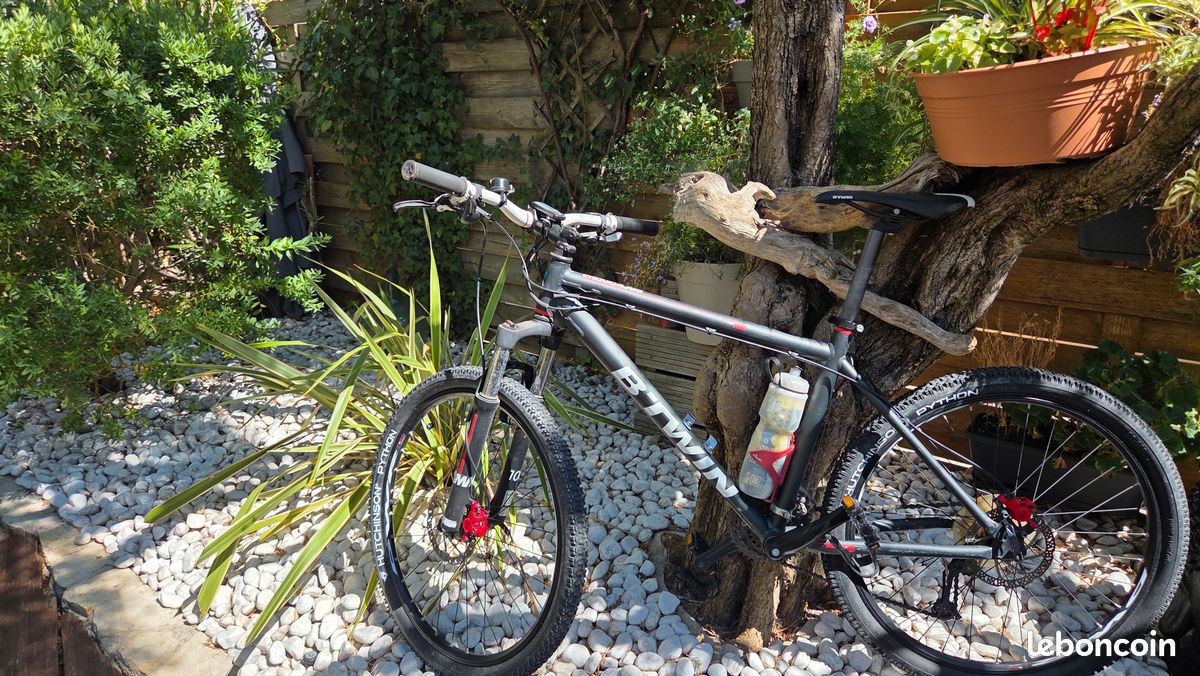 B TWIN 250 Rockrider Vélos