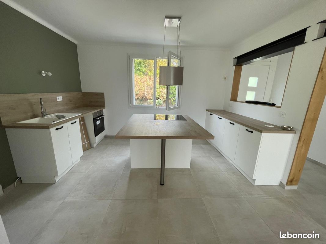 Maison 4 pièces 90 m² · à Coulonges-sur-l'Autize · 90 m² · 850 €/mois