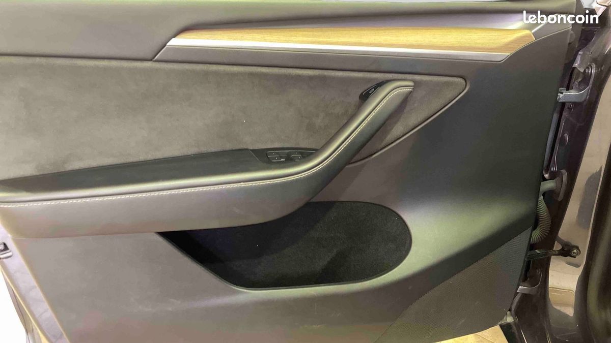 TESLA MODEL Y Long-Range Dual Motor AWD (image 17)