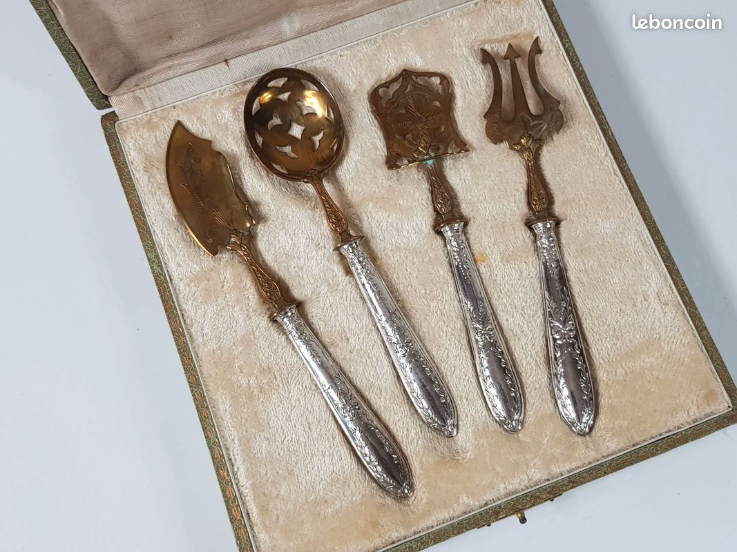 Lot de Service trois pièces en argent, poinçon Minerve, à décor de