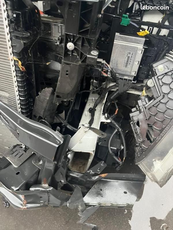 Volkswagen Crafter VAN e- 35 L3H3 136 CH ACCIDENTEE (image 12)