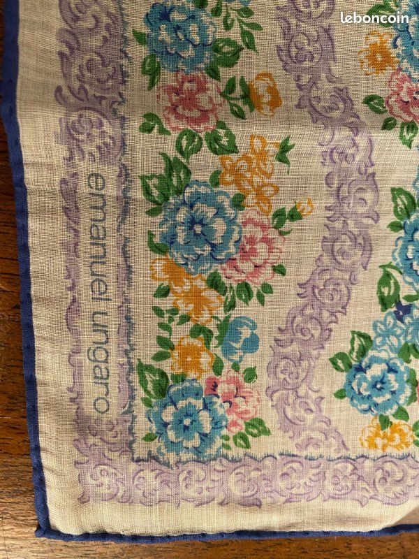 Foulard Emmanuel ungaro blanc avec quadrillage violet (image 2)