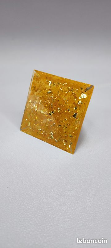 Pyramide décorative (image 4)