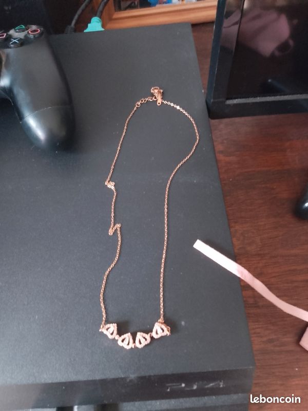 Collier (image 1)