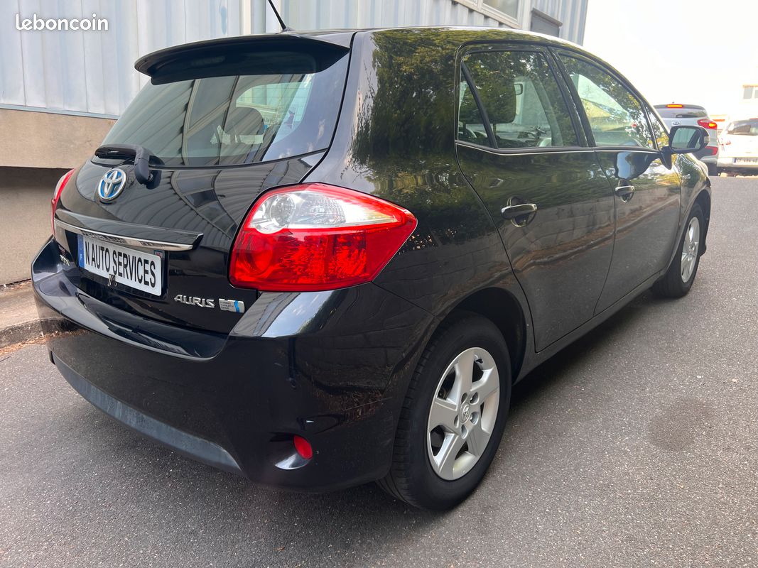 Toyota auris (2) 136h vvt-i hsd dynamic 15" 5p (image 3)