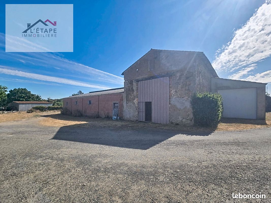 Local commercial 527 m² · à Venansault · 527 m² · 105 500 €