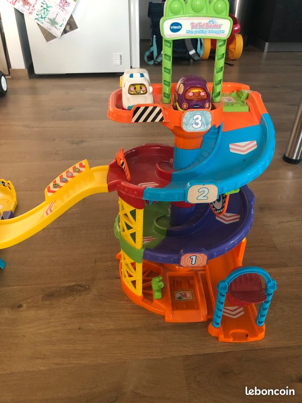 Porteur tut tut bolide tour garage parking circuit et voitures