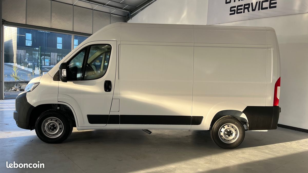 23 990 HT - Citroen JUMPER TOLE 33 L2H2 140 BVM6 PREMIUM CONNECT 2024 / 0KMS (image 2)