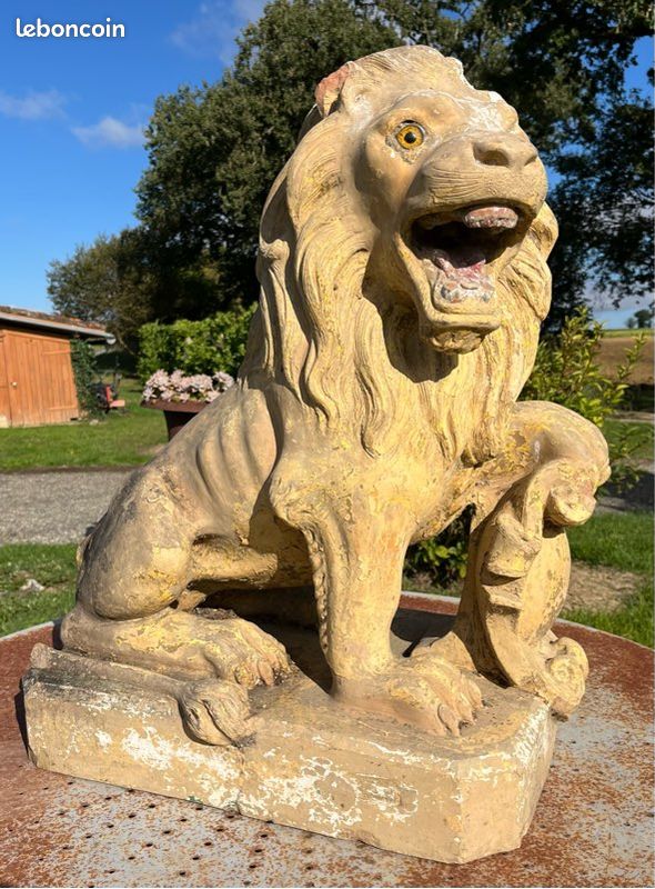 Grand lion en terre cuite de Castelnaudary du XIXème siècle pilier portail matériaux anciens décoration extérieure de château maison de maître parc jardin statue escalier sculpture fontaine terracotta (image 2)