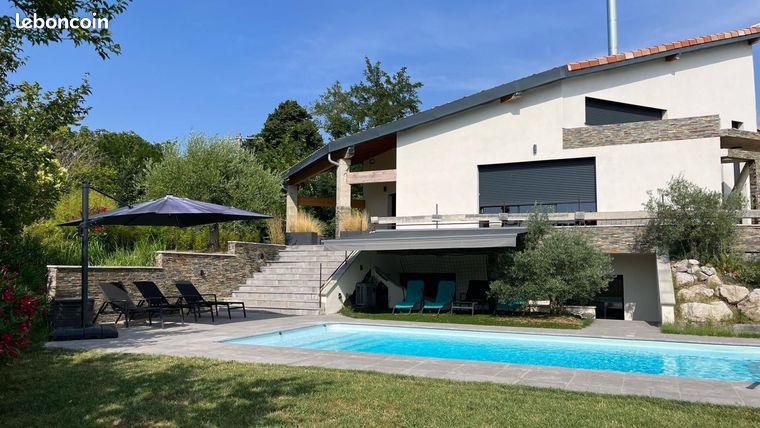 Maison 6 pièces 334 m²